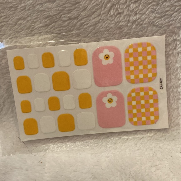 🆕Toe Nail Wraps: Pink, Yellow & White w/ flower and Gingham design- 20 stickers - Picture 3 of 4